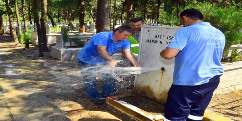 HIRSIZLAR ŞİMDİ DE MEZARLIKLARDAKİ ÇEŞMELERE DADANDI