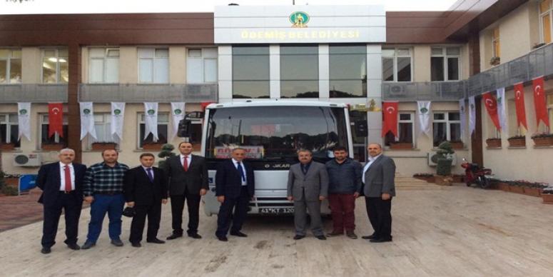 KOCAELİ BÜYÜKŞEHİR BELEDİYESİ, ÖDEMİŞ BELEDİYESİ’NE ARAÇ HİBE ETTİ