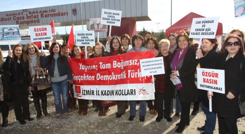 UMUT NÖBETİNİ İZMİRLİ KADINLAR TUTTU