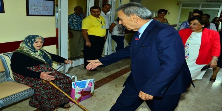 BÜYÜKŞEHİR’DE BAYRAM ZİYARETLERİ SÜRÜYOR ÖNCE HASTANE, SONRA HUZUREVİ