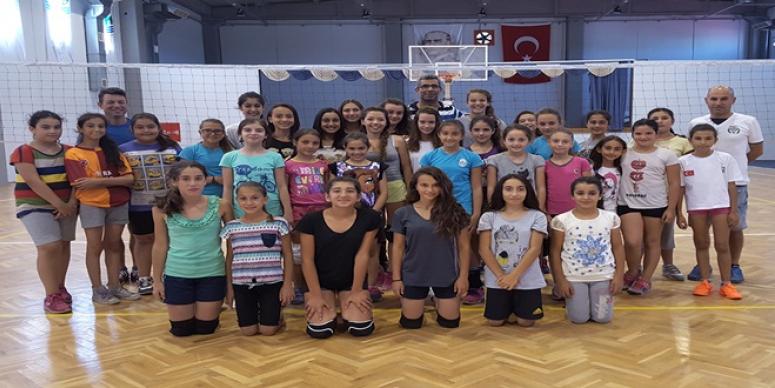 FOÇALI GENÇLER, SPOR MEVSİMİNİ YAŞIYOR
