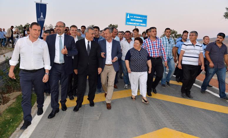 HEM “SEVGİ” HEM “CUMHURİYET”