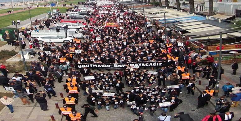 İZMİRLİ ATASI’NA YÜRÜDÜ