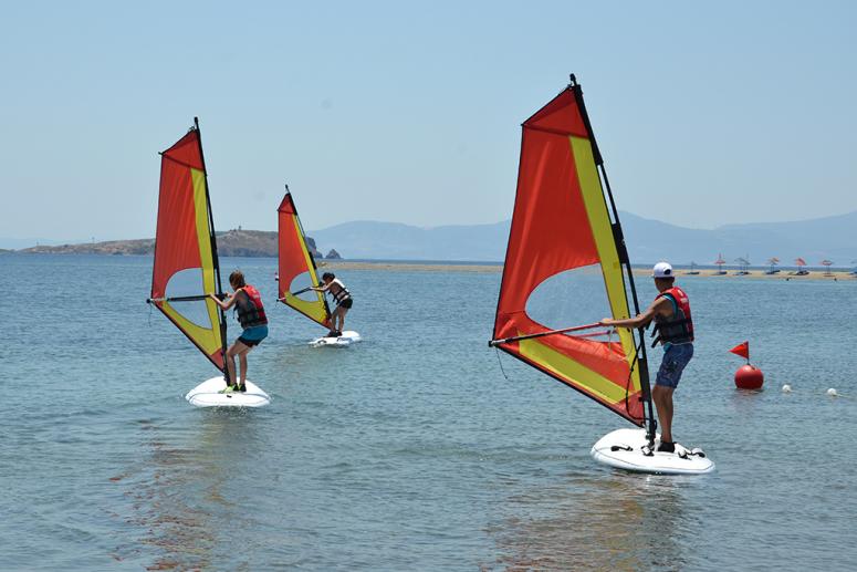 FOÇALI ÇOCUKLAR, RÜZGÂRA YELKEN AÇTI