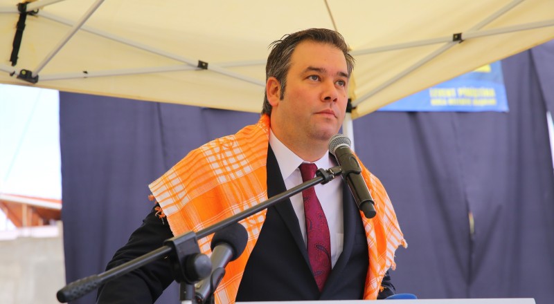 BAŞKAN LEVENT PİRİŞTİNA, AZİZ KOCAOĞLU'NU GEÇTİ