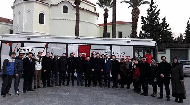 Ak Genç Bornova'dan Bir Kan Üç Can Etkinliği