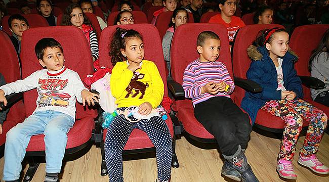 Bayraklı’da Tiyatro Şenliği Başlıyor