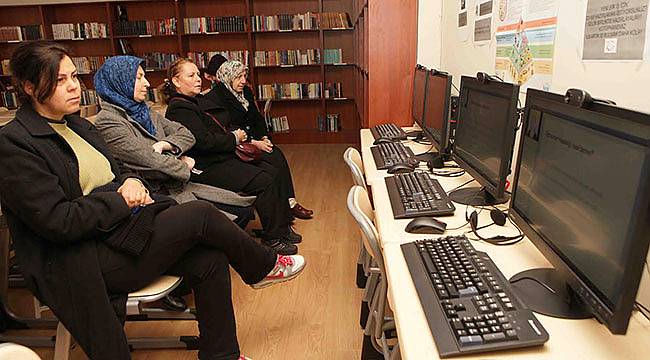 Bayraklı Kütüphanelerinde Online Seminer Dönemi
