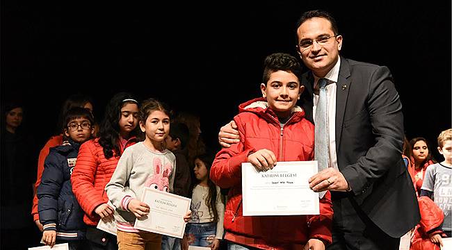 Bornova’da 800 Öğrenci İngilizce Kursu Katılım Belgesi Aldı