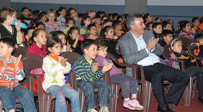Güzelbahçe Belediyesi’nden Çocuklara Karne Hediyesi
