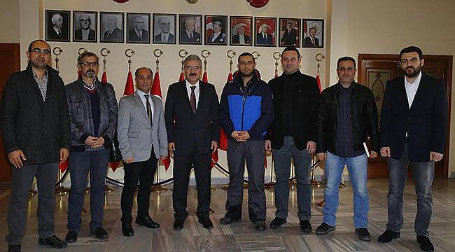 İzmir'de Gazeteciler Basın Yeleği Giyecek