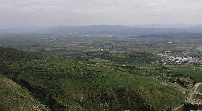 İzmir'de Köylünün Can Damarına RES Direği