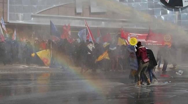 İzmir'de 'Laik ve Bilimsel Eğitim' İsteyenler Yargılanıyor