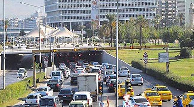 İzmir'de Trafikteki Araç Sayısı 1 Milyon 270 Bini Buldu