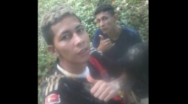 Kaçarken çektiği selfie interneti salladı!