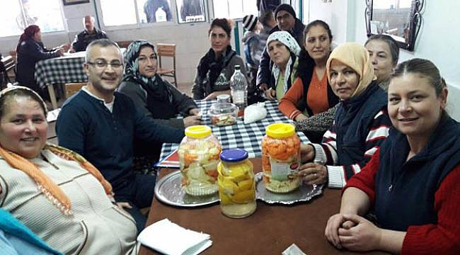 Urlalı Kadınlar Gıdaları Doğu İşleyecek
