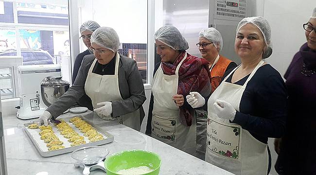 Uyar, Urla Kadın Kooperatifi'nin Deneme Üretimine Katıldı