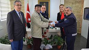 Zabıtalar Para Dolu Cüzdanı Sahibine Teslim Etti