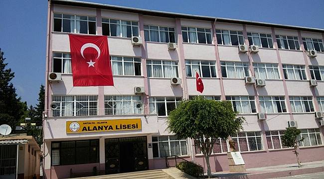 Alanya Lisesi'nde İzmir Marşı Yasağı!