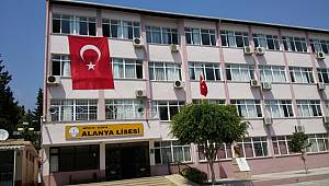Alanya Lisesi'nde İzmir Marşı Yasağı!