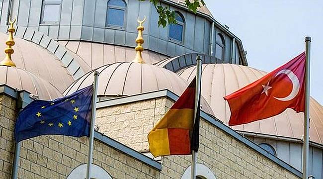 Almanya'da Casuslukla Suçlanan İmamlar Türkiye'ye Çağrıldı