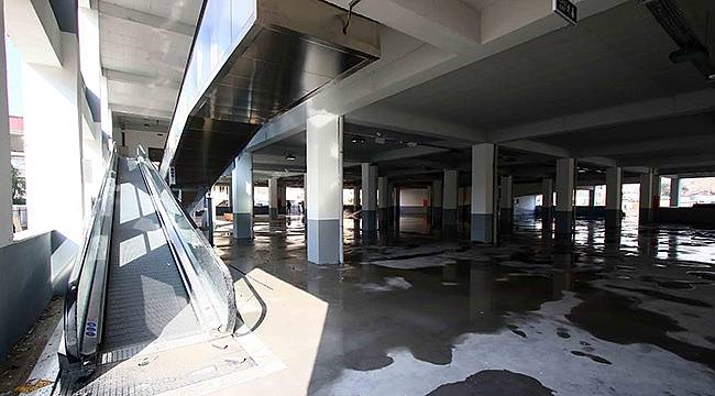 Bayraklı’da Sokak Arası Pazar Yerleri Tek Tek Kalkıyor