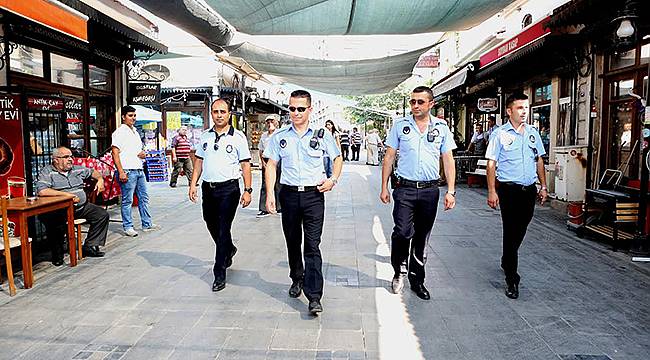 Bornova Belediyesi Zabıta Ekipleri Yaptıkları Çalışmalarla Yaşamı Kolaylaştırıyor
