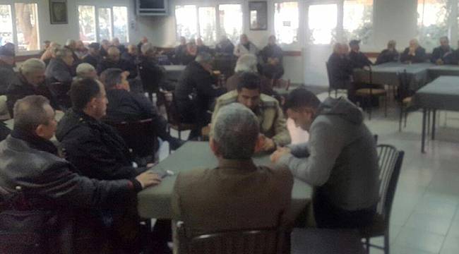 Bornova'da Emekli Eğitimciler Referandumu Tartıştı