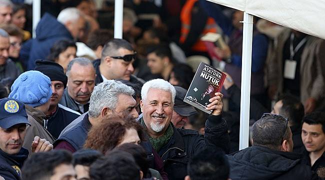 Buca Belediyesi 50 Bin Nutuk Dağıttı