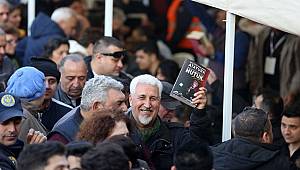 Buca Belediyesi 50 Bin Nutuk Dağıttı