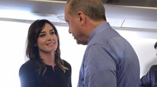 Erdoğan, Nazlı Çelik'e sözleşme imzalattı