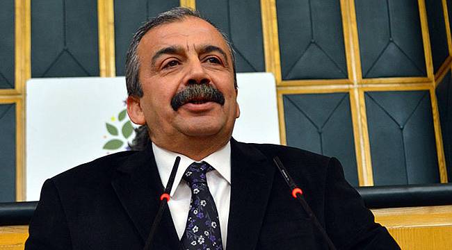 Önder'den Akademisyenlere: Cübbeleriniz Barış Bayrağı Olacak
