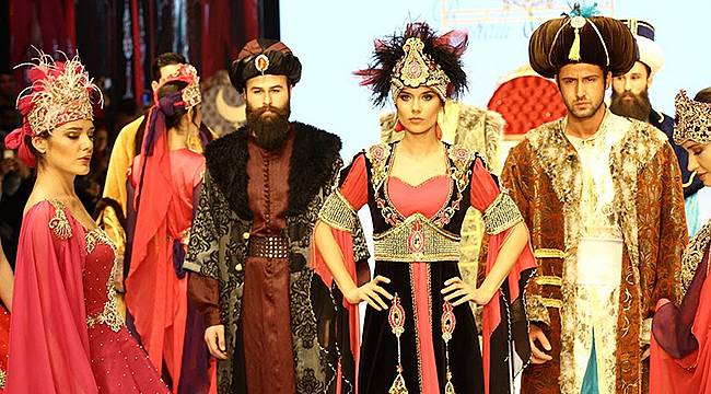 İhtişamın Tasarımları Solo Defilelerde