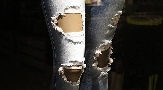 İran'da ahlak Polisinden 'Yırtık Kot' Dayağı