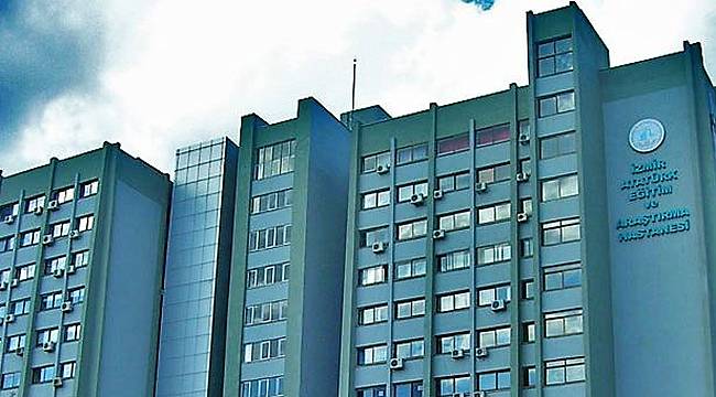 İzmir'de Asistan Hekim Hastanenin 9'uncu Katından Atladı