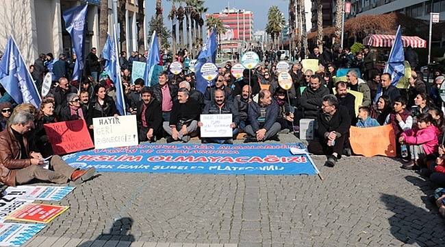 İzmir'de İhraç Protestosu