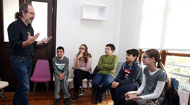 Konak'ta Sorgulayan Nesiller Yetişiyor