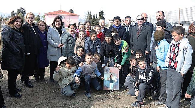 Öğretmen Ayşe Aktaş Anısına Ağaç Dikildi