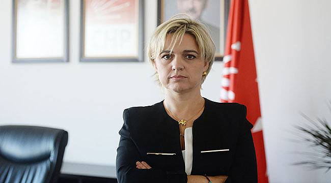 Selin Sayek Böke İzmir'de Dakikalarca Ayakta Alkışlandı