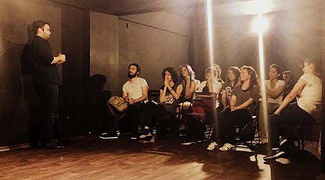 Tiyatrohane Cep Tiyatrosunu Açtı