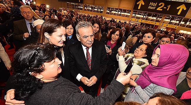 8. Kadın Festivali “Miting Gibi” Bir Törenle Başladı