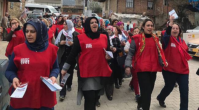 AK Kadınlar Evet İçin Yollara Düştü