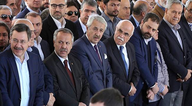 Arınç ve Gökçek Aynı Karede: Yüzlerine Bakmadılar