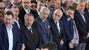 Arınç ve Gökçek Aynı Karede: Yüzlerine Bakmadılar