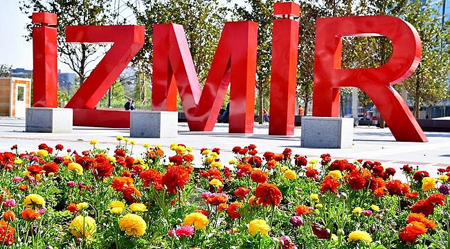 Bahar Yüzünü Gösterdi, İzmir Çiçeklerle Donatıldı
