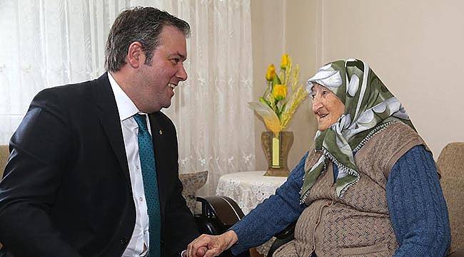 Buca’nın en yaşlı kişisine Piriştina’dan sürpriz ziyaret