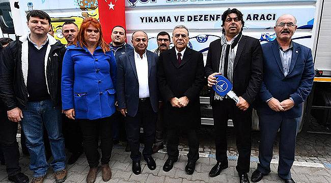 Büyükşehir'den Foça'ya araç Desteği