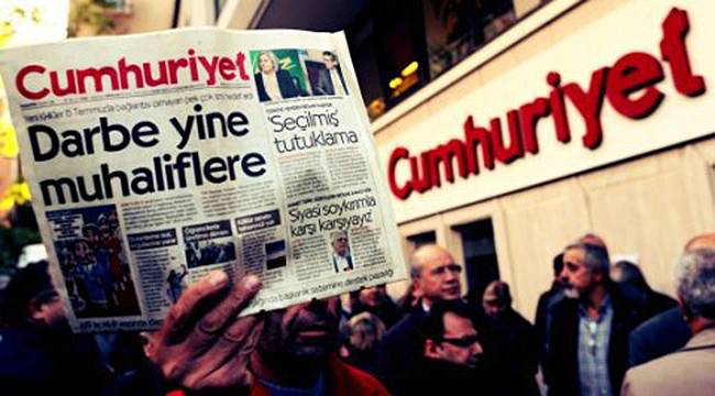 Cumhuriyet Önünde Silah Sesleri!