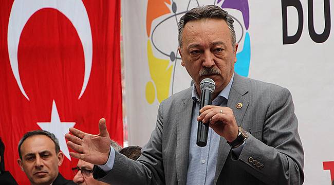 Devlet Memurları Baskı Altında Tutuluyor