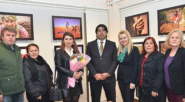 Emekçi Kadınlar Renki Fotoğraf Karelerinde